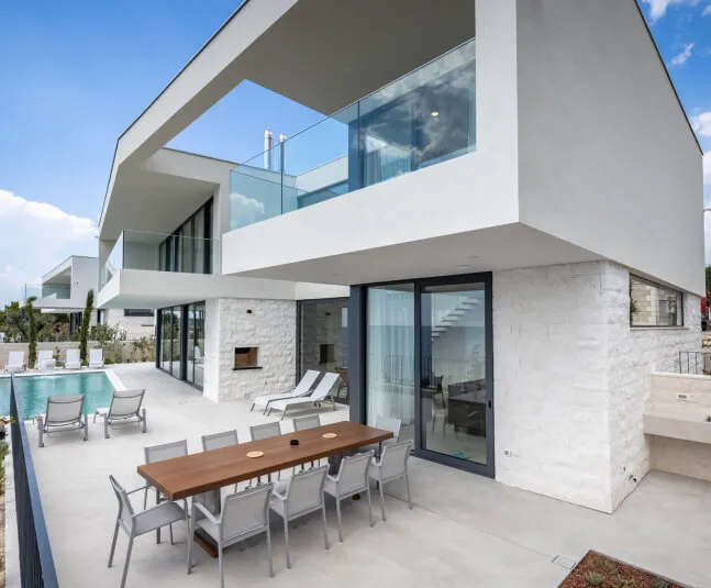 Exklusiver Außenbereich der Villa in Kroatien