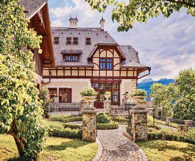 Einfahrt der Villa Anna